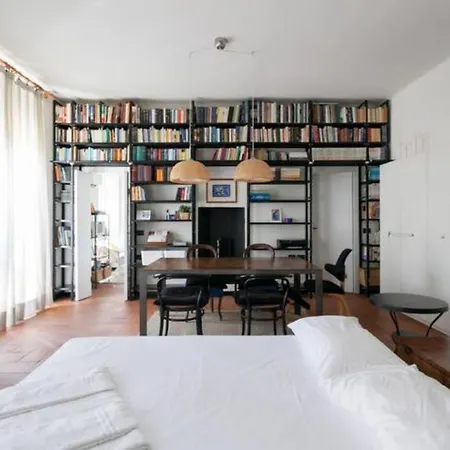 Porta Ticinese Cozy Con Balcone Apartment
